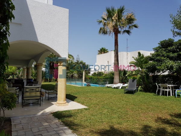 Villa with infinity pool in Monastir